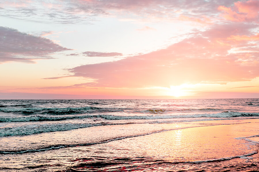 画像：海岸の朝日